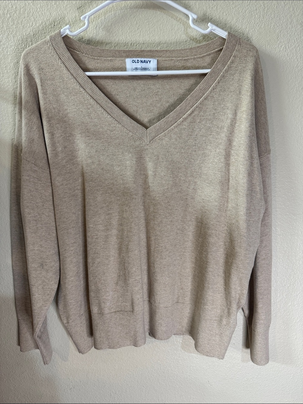 Old Navy Women's V-Neck Sweater in Light Taupe